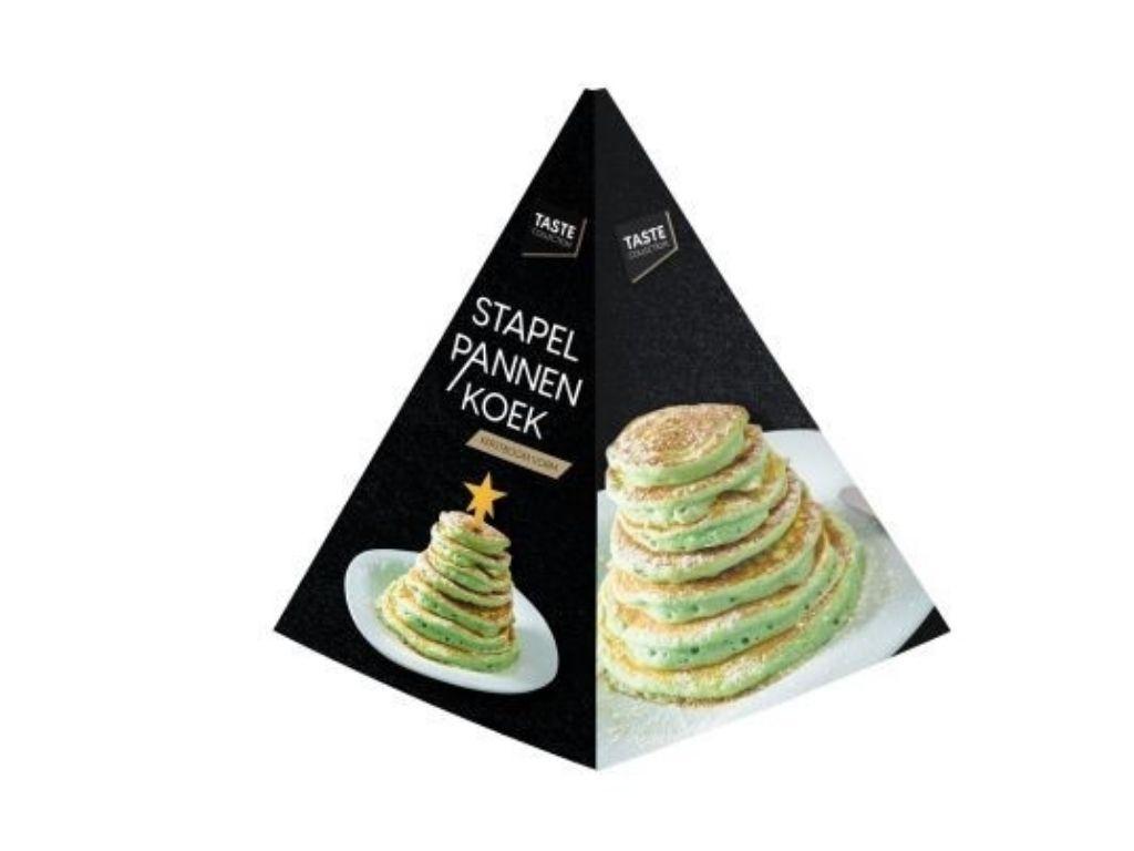 Stapel Pannenkoek Kerstboom Mix verpakking met stapel pannenkoeken in kerstboomvorm.