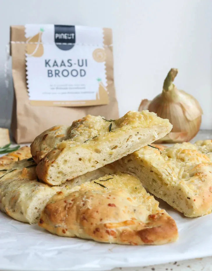 PINEUT BORRELBROOD KAAS-UIEN BROOD