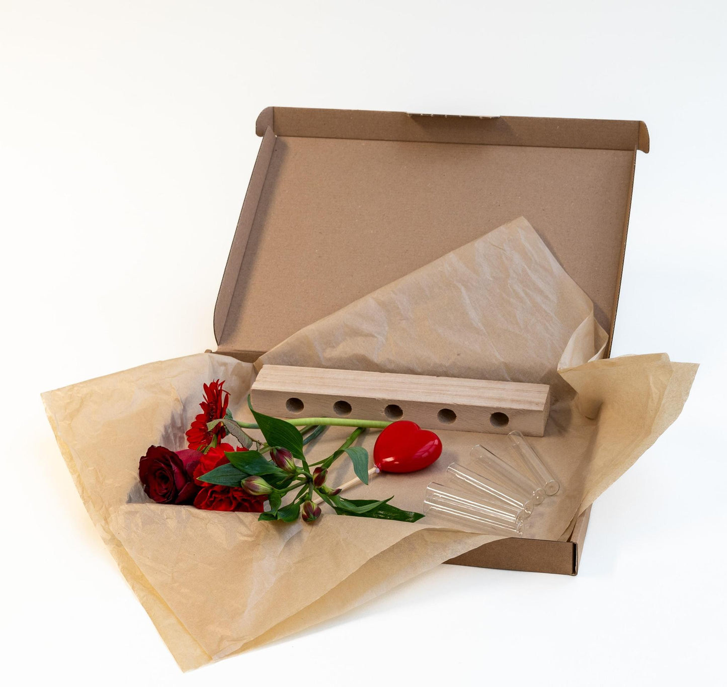 Brievenbus Houten standaard & Rode Bloemen | 25,5 cm breed x 35 cm hoog