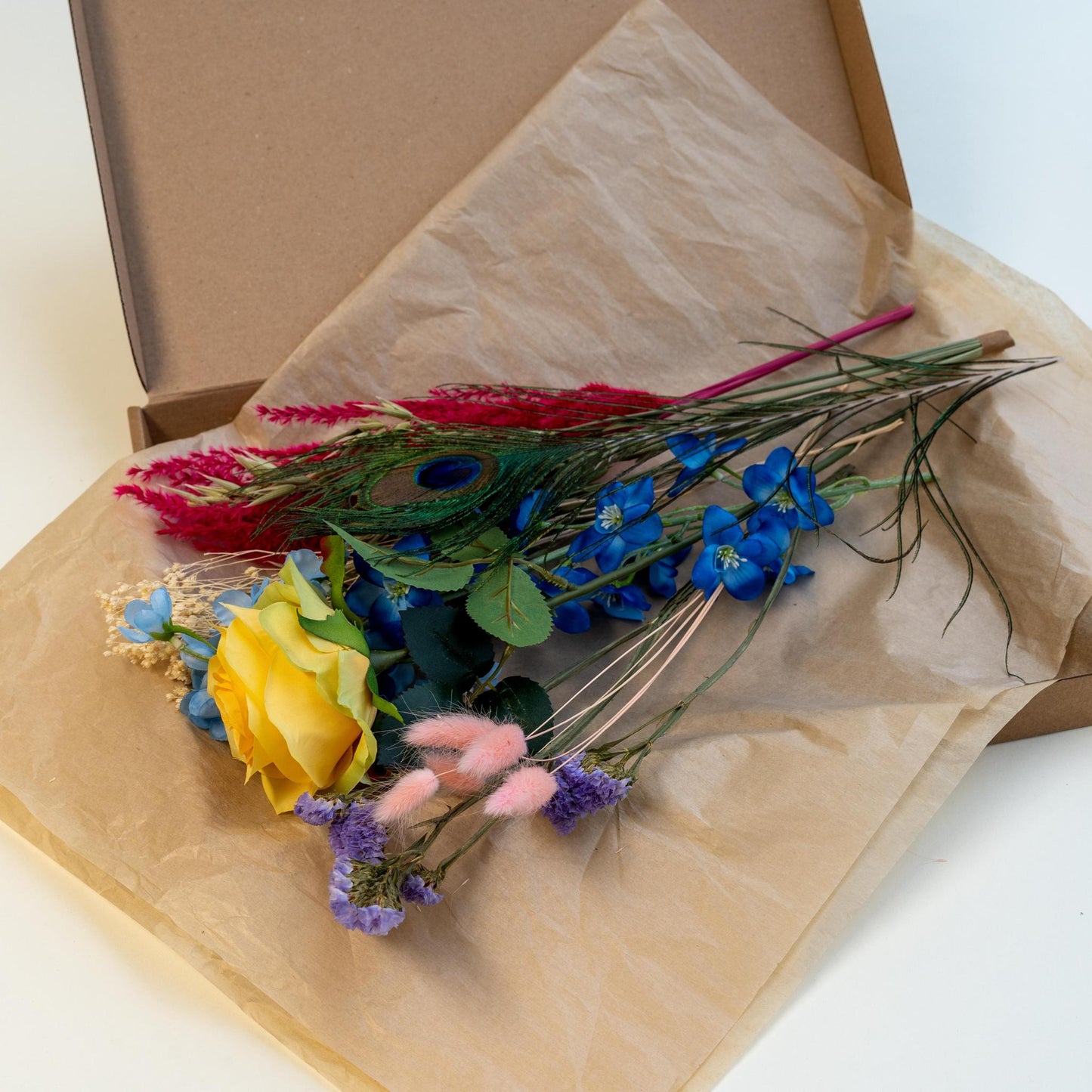 Brievenbus Kleurrijk | Gedroogde en zijden bloemen in kleurrijke kleuren | 35cm lengte