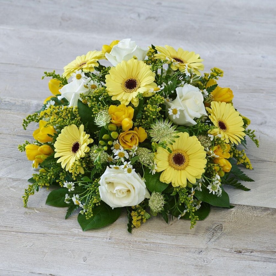 Large Scented Yellow Posy Engeland Bloemen