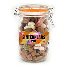 Sinterklaas pot gevuld met 800g kleurrijk strooigoed zoals kruidnoten en schuimpjes.